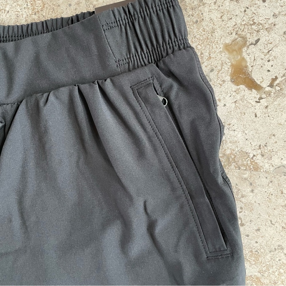NWT Calia Journey Mid Rise 8“ Black Elastic Waist Workout Shorts with Pockets - Picture 4 of 9